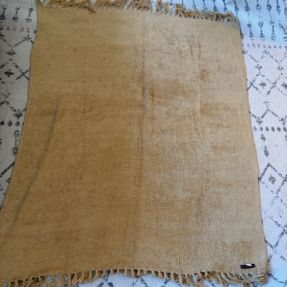Pottery Barn Mustard Yellow Tasseled Fringe Throw Blanket and 2 Pillow Cases - Picture 7 of 10